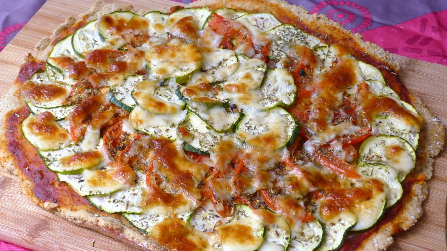 Pizza IG bas au blé kamut, courgettes, tomates et pecorino